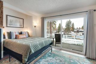 1st Floor Studio stunning view of Deschutes River - 7