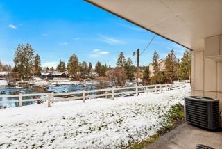 1st Floor Studio stunning view of Deschutes River - Bend - 4