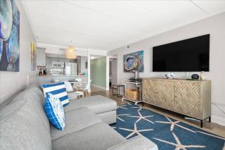 Stunning Renovated 2 Bedroom Direct Ocean Front! - 7