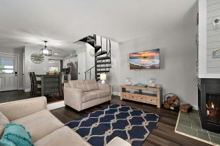 Renovated 2 Bedroom, 2 Floor Condo with Spiral Staircase - 6
