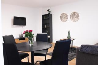 Central Premium Renovated Apartment with River View - 9