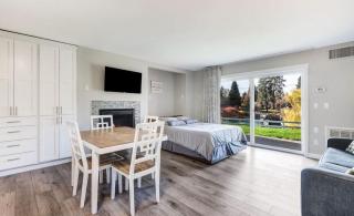 1st Floor Updated Studio incredible river access - 0