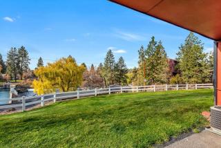 1st Floor Updated Studio incredible river access - 3