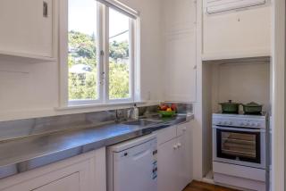 Coastal Cottage Getaway - Onetangi Beachfront - 5