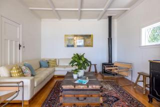 Coastal Cottage Getaway - Onetangi Beachfront - 3