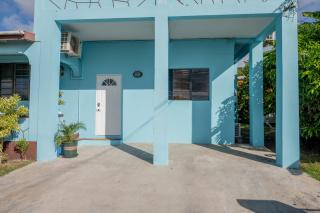 J & B Studio Apartment - 8