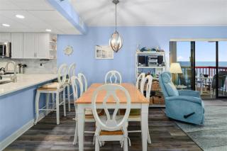 Ocean Front 1 Bedroom Rainbow Condo, Steps to the Beach! - 5