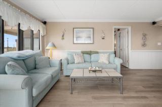 Gorgeous 3 Bedroom Rainbow Condo with Ocean Views and Outdoor Pool! - 8