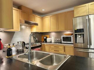 Spacious Modern 3BR Condo at UBC Quiet & Convenient - 6