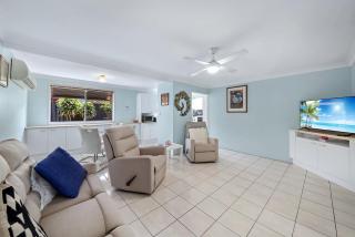 Periwinkle Blue - Pet Friendly, Golden Beach - 9