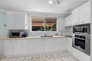 Periwinkle Blue - Pet Friendly, Golden Beach - 7