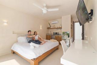 Luxury Jungle Studio with Shared Pool - 3