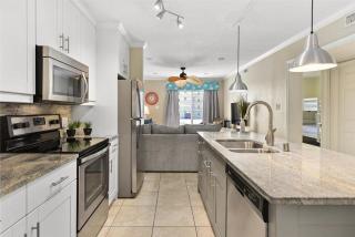Updated 2 Bedroom in Tiffanie By The Sea With Outdoor Pool, Steps to the Beach! - 3