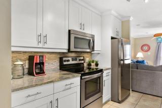 Updated 2 Bedroom in Tiffanie By The Sea With Outdoor Pool, Steps to the Beach! - 2