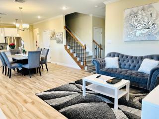 Family Spacious New Cozy 5BR House in Asian Town - 9