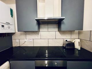 Obsidian Room - shared bathroom - 5