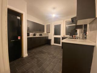 3BR Sleeps 6 Free Parking Near Glasgow City Centre - 7