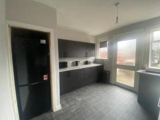 3BR Sleeps 6 Free Parking Near Glasgow City Centre - 9