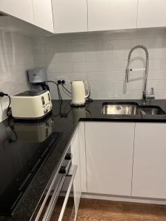 Cosy Self-Contained Flat - 5