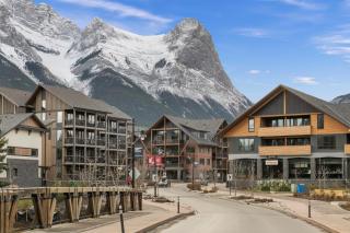 NEW Spacious MTN View Condo, PRIME location with Hot Tub, Free National Park Pass, Huge Patio, BBQ, Sleeps 7 - 5