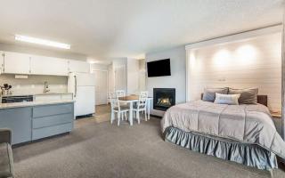 Riverfront Condo Next to Park and Downtown Bend - 9