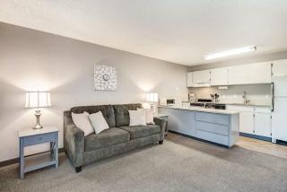 Riverfront Condo Next to Park and Downtown Bend - 8