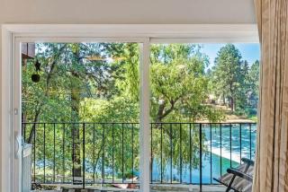 Riverfront Condo Next to Park and Downtown Bend - 4