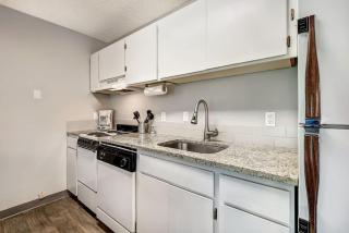Riverfront Condo Next to Park and Downtown Bend - 9