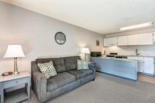 Cozy one-bedroom condo overlooking the Deschutes - 8