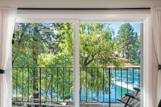 Downtown Renovated Condo w Views of the Deschutes - 4
