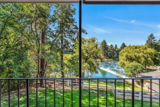 Downtown Renovated Condo w Views of the Deschutes - 2