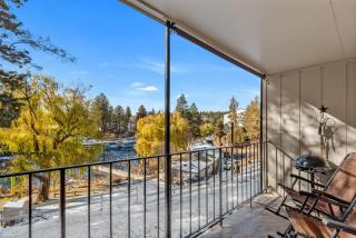 Downtown Renovated Condo w Views of the Deschutes - 4