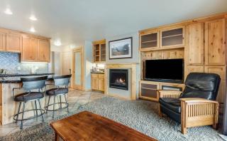 Rustic Pet-Friendly Second Floor Condo - 0