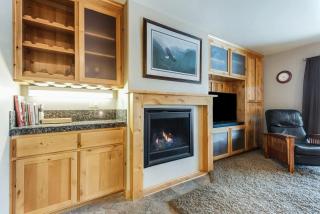 Rustic Pet-Friendly Second Floor Condo - 9