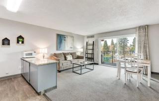 Second-floor - Riverfront Condo Near Downtown Bend - 1