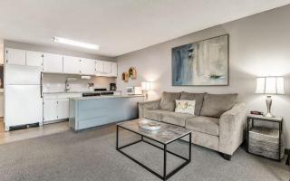 Second-floor - Riverfront Condo Near Downtown Bend - 1