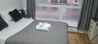 Central Liverpool 1-Bed Apartment City Centre - 2