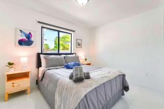 Prime Location Duplex with Free Parking - 4