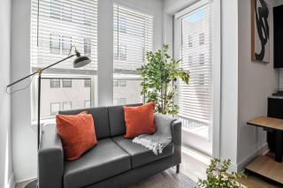 Studio|near Business & Med District|Pool,Gym, BBQ - 0