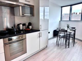 Modern 2-Bed Apartment in York City Centre - Steps from Minster and Shambles - 6
