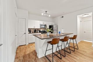 2BR | Heart of DT, near Dallas Zoo & Museum - 8