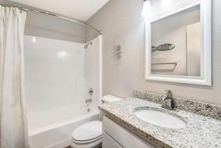 Downtown Corner Studio with 270-degree Riverview - 3