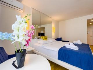 ORBI CITY HOTEL Panorama Suite with Front Sea View Balcony - 2