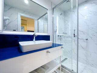 ORBI CITY HOTEL Panorama Suite with Front Sea View Balcony - 3