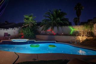 Family Home 4BR with Pool, Jacuzzi, Parking & Free WiFi - 9