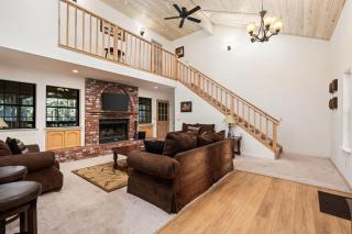 Silverpine Chalet with Gym Family Friendly - 1