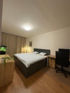 Cozy Self check-in Apartment in vibrant Ruzinov area, Komárnická 42, Bratislava - 9