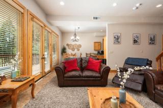 Sierra Pines- Family friendly Game Room & Fire Pit - 2