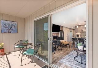 Gorgeous Condo With River View - Pool and Hot Tub - 2