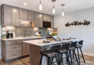 Gorgeous Condo With River View - Pool and Hot Tub - 9